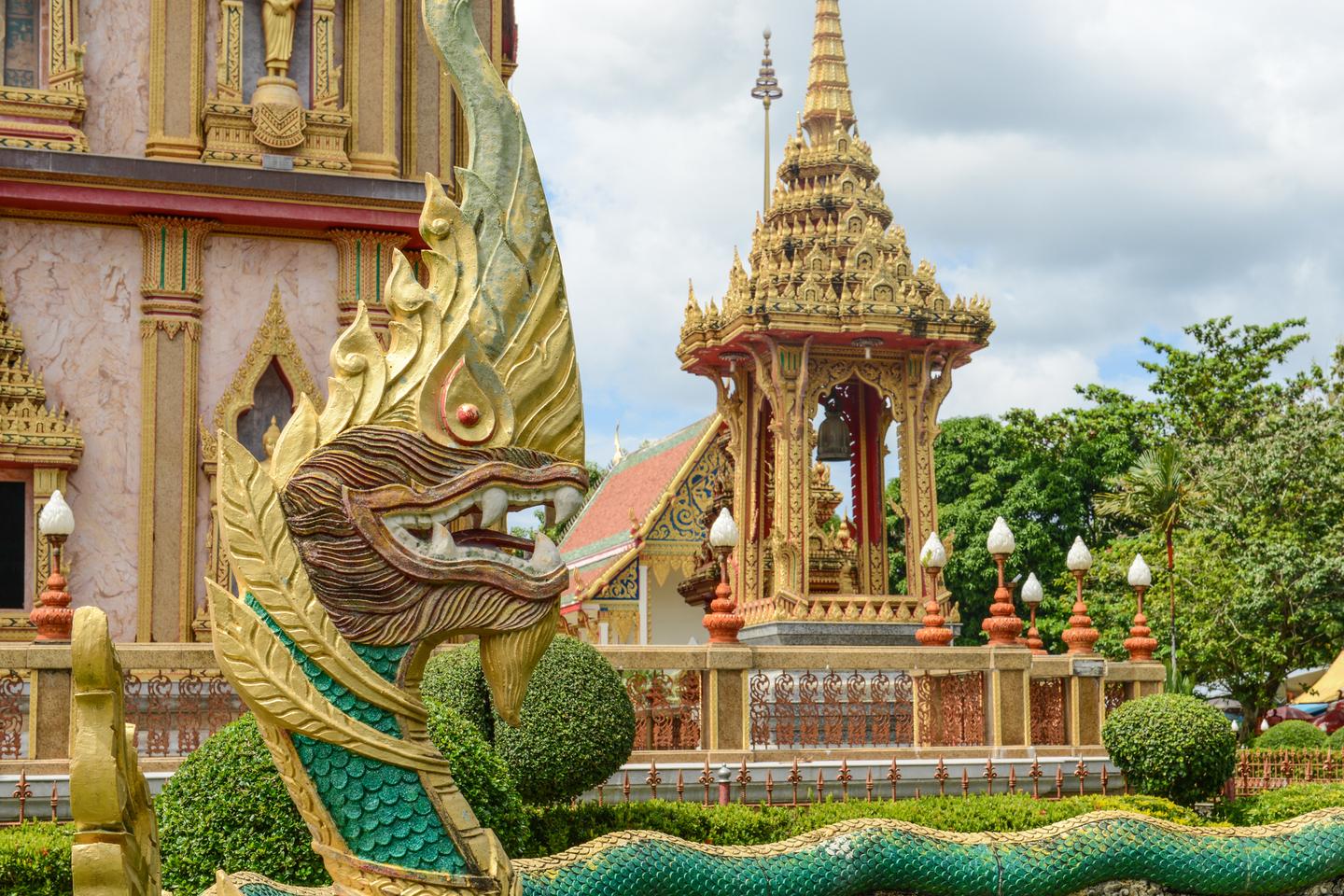 thailand-phuket-wat-chalong-tempel-t-530509975.jpg