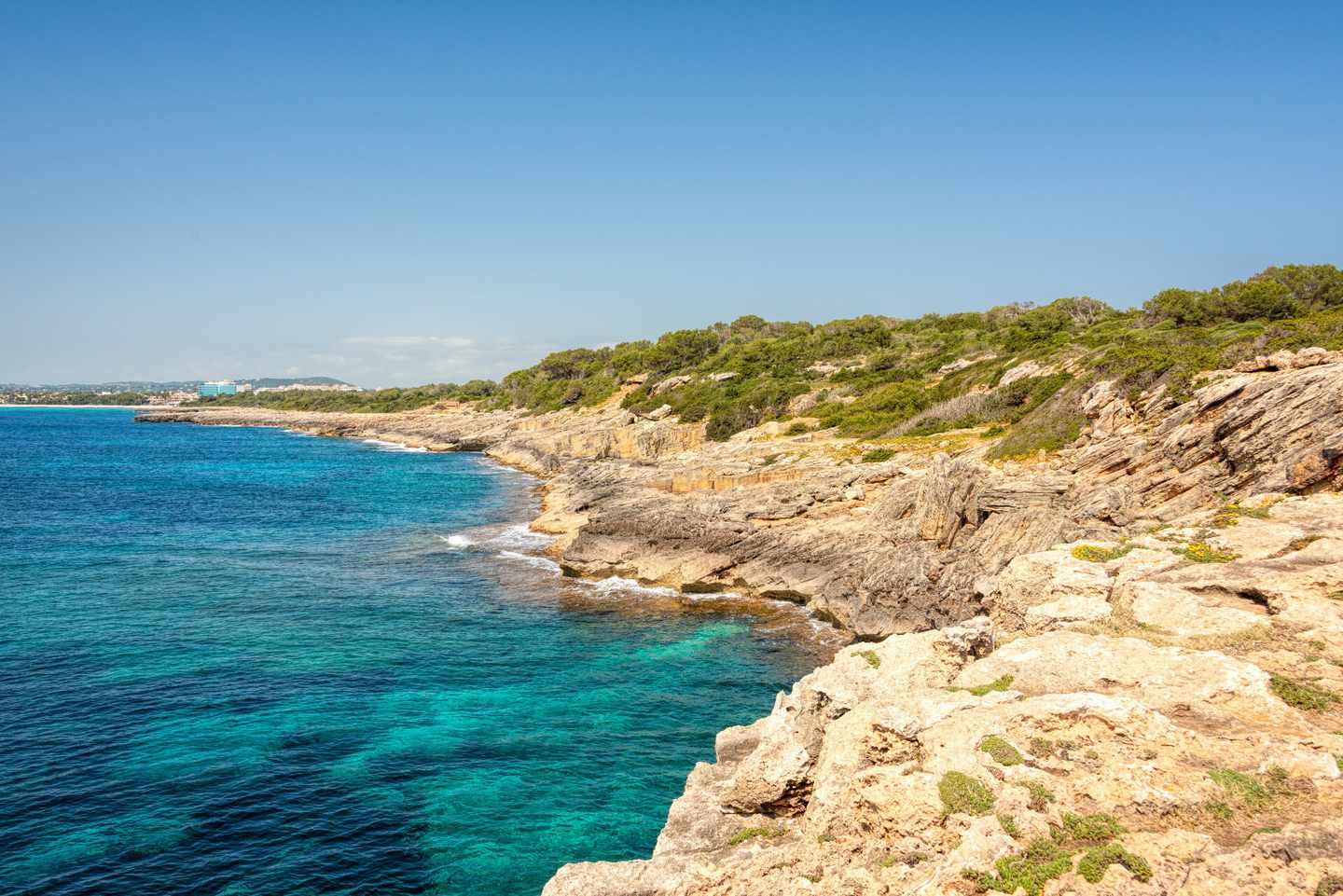 spanien-mallorca-küste-bei-punta-de-n-amer-klein-g-1160767209.jpg