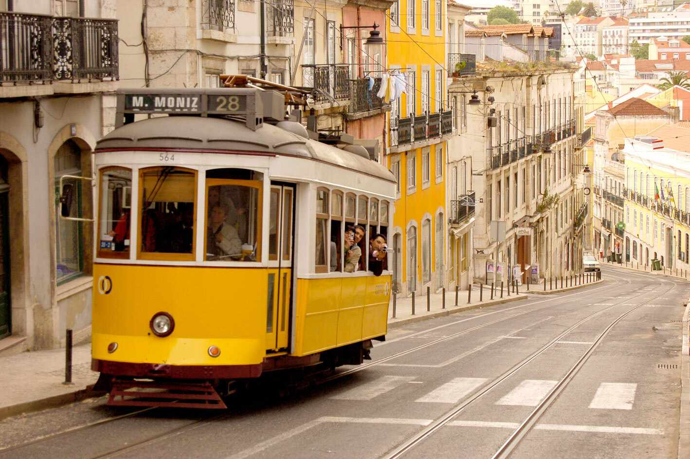 lissabon-electrico-strassenbahn-t-99022318.jpg