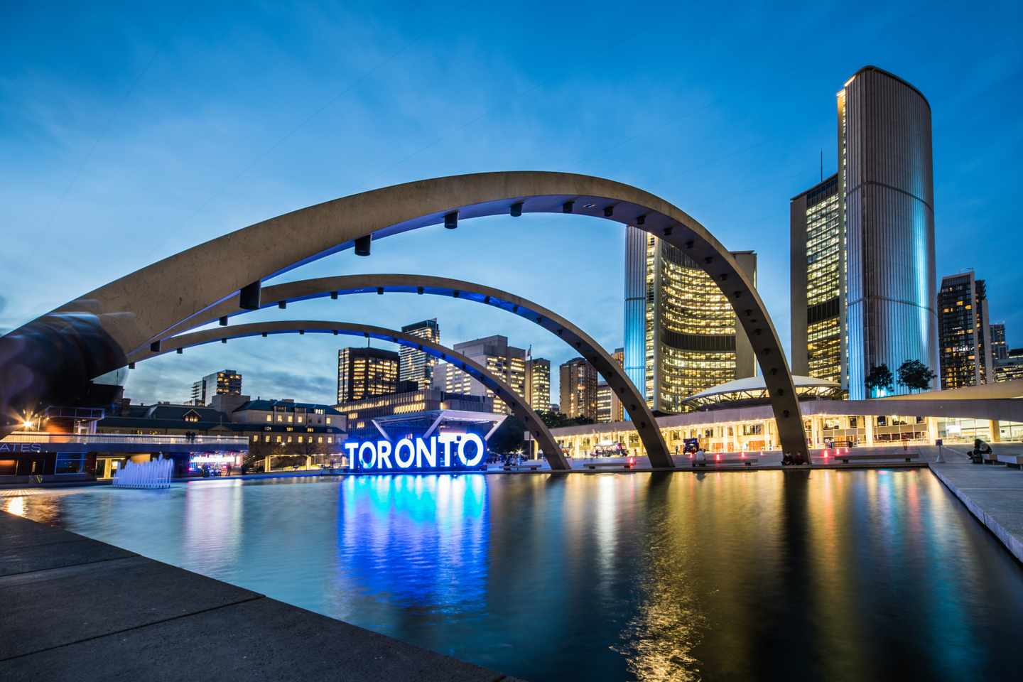 kanada-ontario-toronto-bankenviertel-platz-g-954751556.jpg