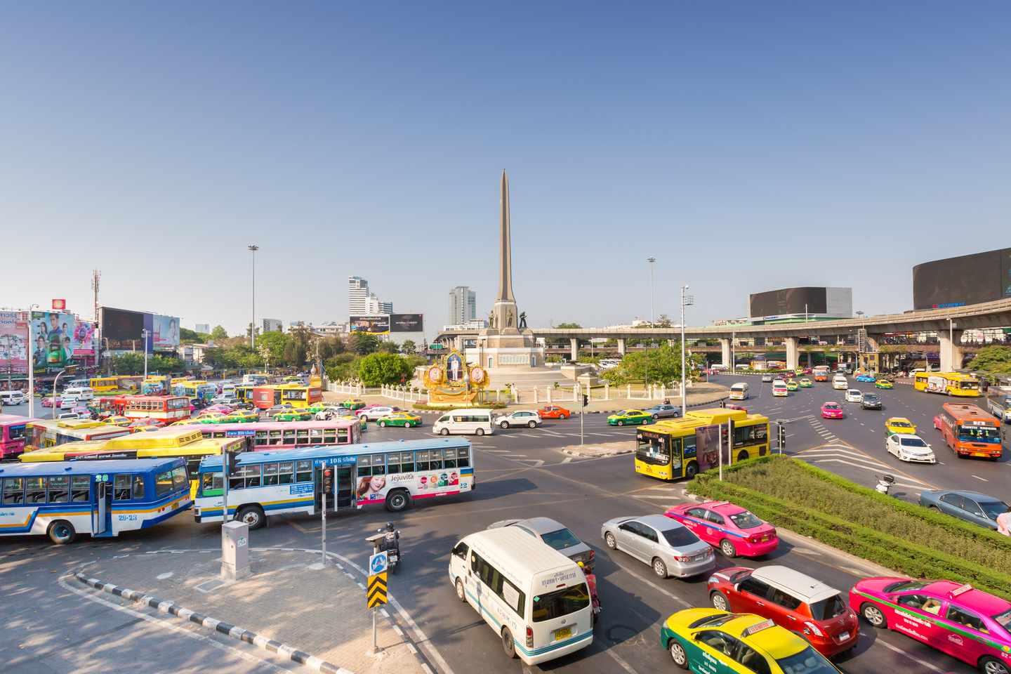 thailand-bangkok-stadtverkehr-t-534127290.jpg