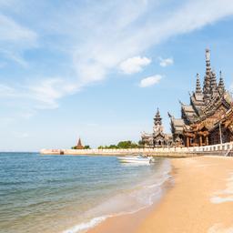 thailand-pattaya-tempel-heiligtum-der-wahrheit-g-503624320.jpg