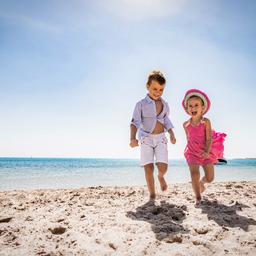 tunesien-strand-familie-kinder-g-1385628354.jpg