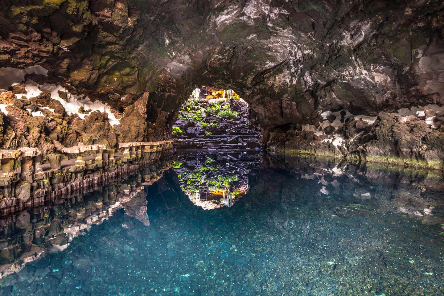 spanien-kanaren-lanarote-jameos-del-aqua-hoehle-g-1225067439.jpg