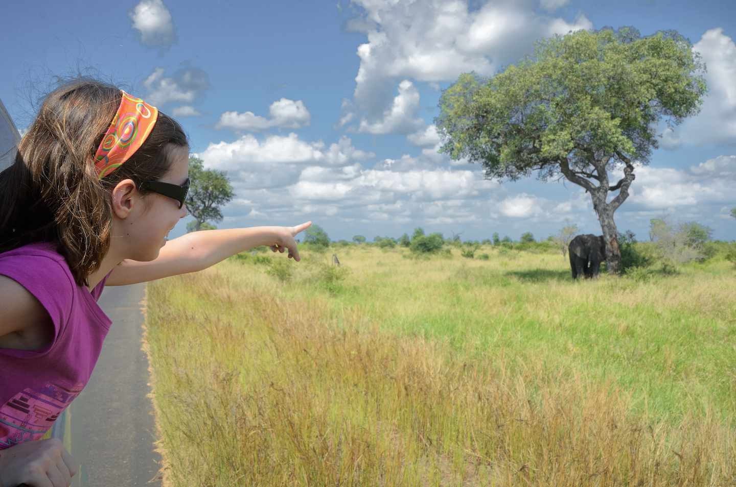 afrika-tansania-safari-kind-familie-g-825681410.jpg