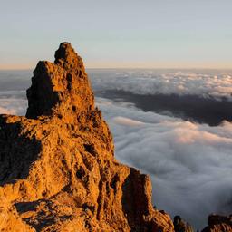 spanien-gran-canaria-monumento-natural-del-roque-nublo-morgen-landschaft-g-1090206846.jpg