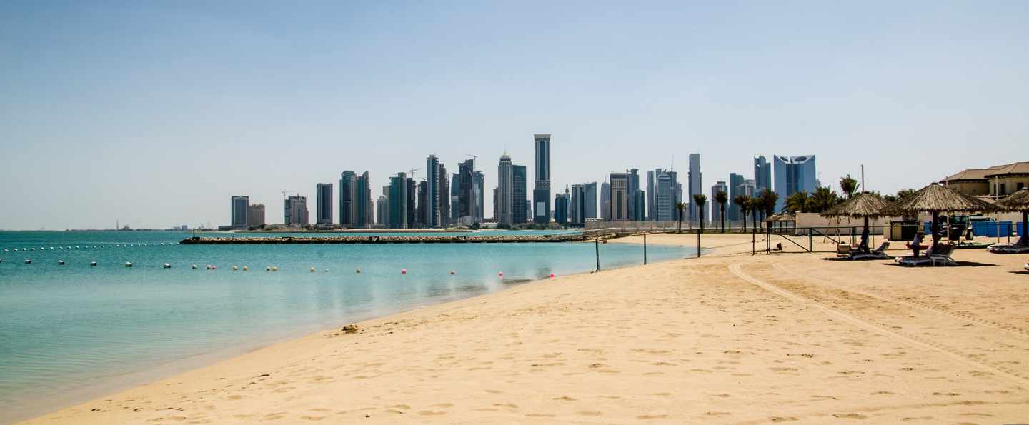 katar-doha-strand-klein-g-473796126.jpg