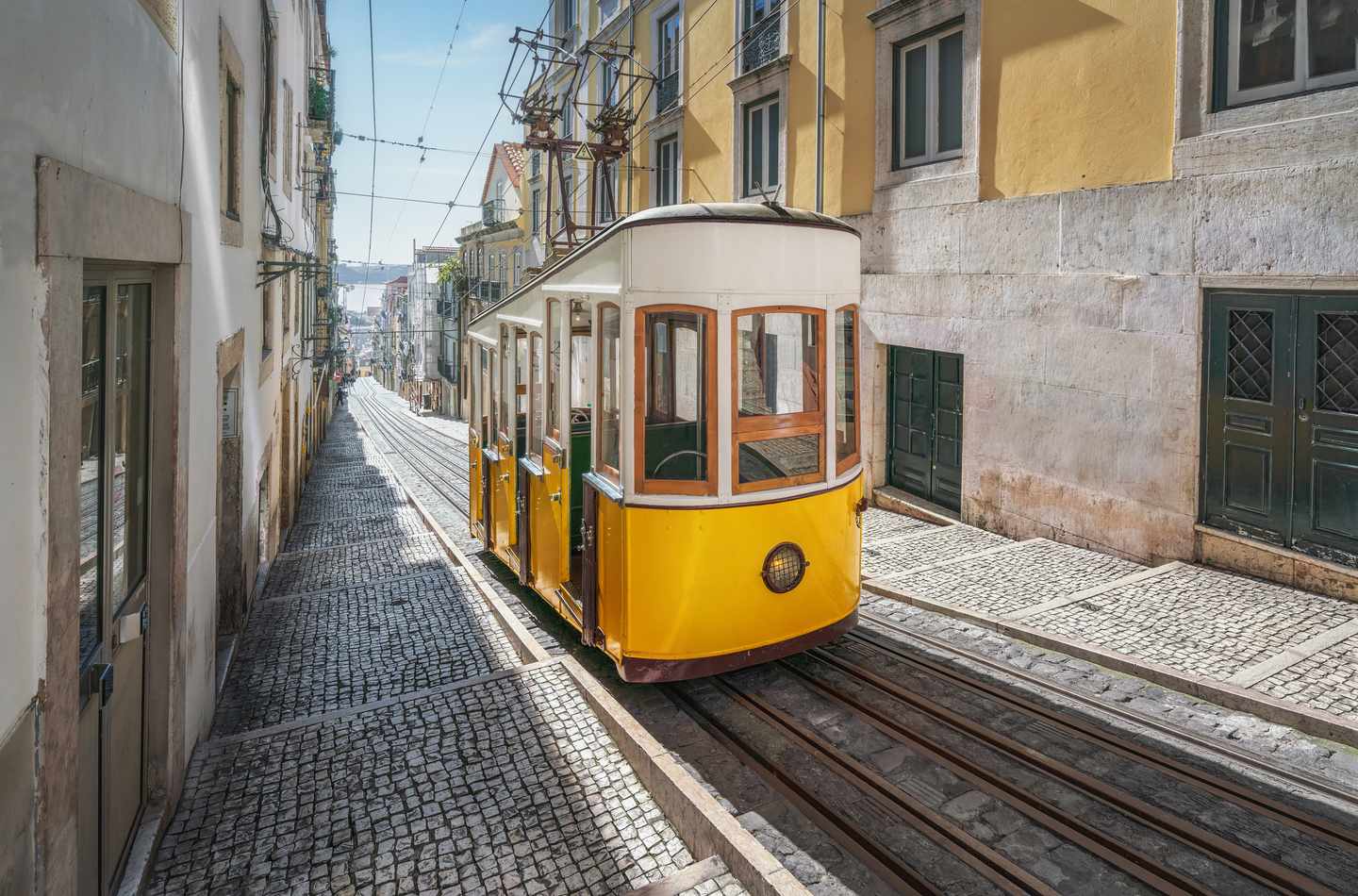Portugal-Lissabon-Stadtseilbahn-Bica-g-1446090428.jpg