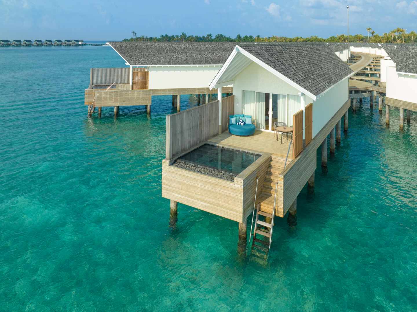 blt3bb82e71e073c26b-RAAYA_by_ATMOSPHERE_-_Deluxe_Water_Villa_with_Pool_Aerial.JPG Raaya by Atmosphere - Deluxe Wasser Villa mit Pool