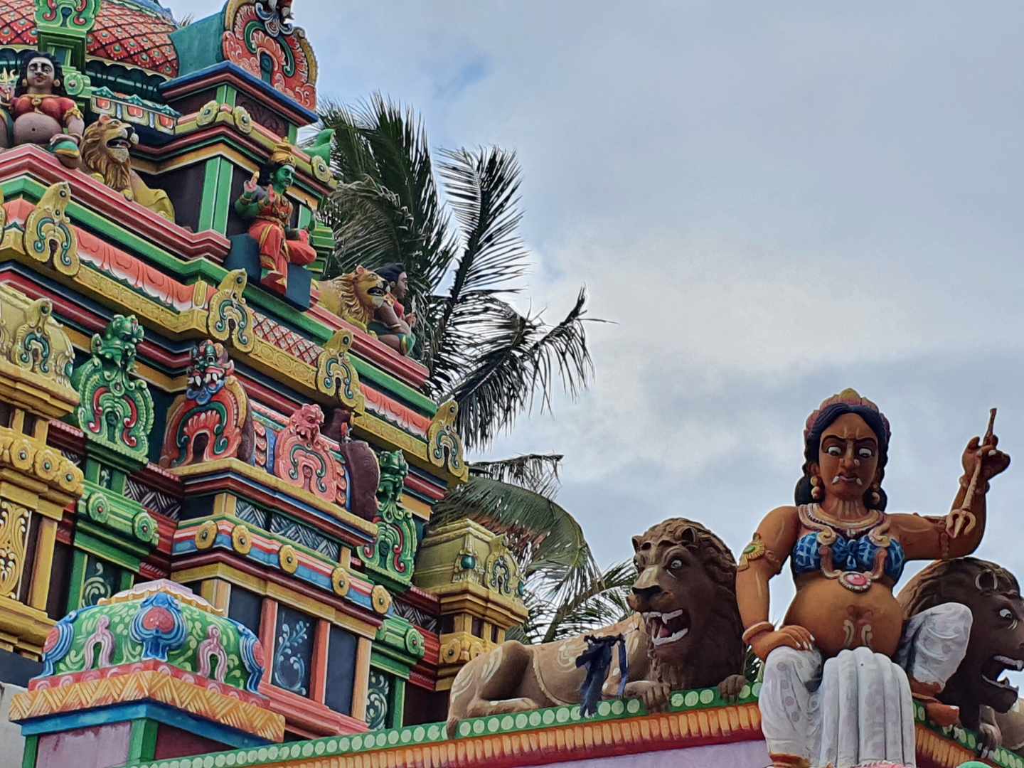 indischer-ozean-la-reunion-kali-kampal-tempel-klein-g-1280469934.jpg