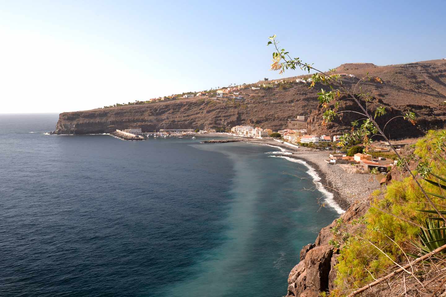 spanien-kanaren-la-gomera-playa-de-santiago-strand-g-918195158.jpg