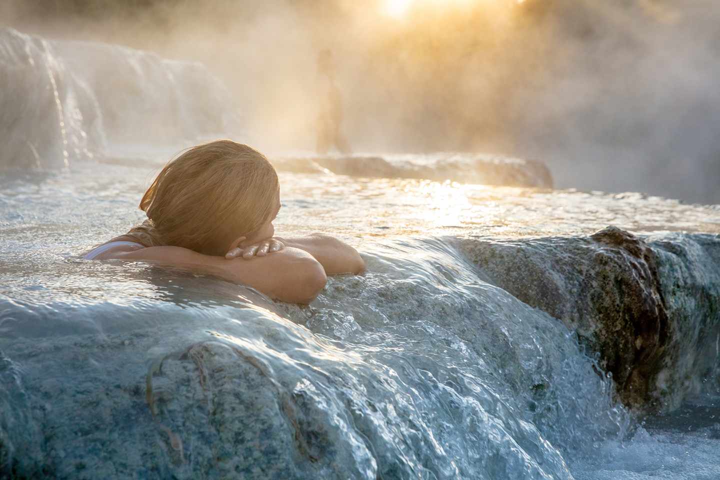 Wellness_Frau_im_Wasser_G-1326117553.jpg