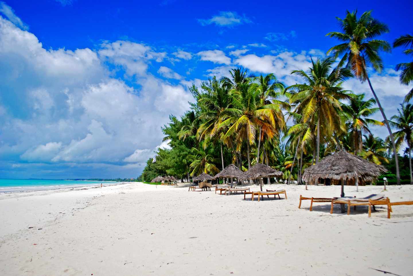 kenia-strand-t-476614752.jpg