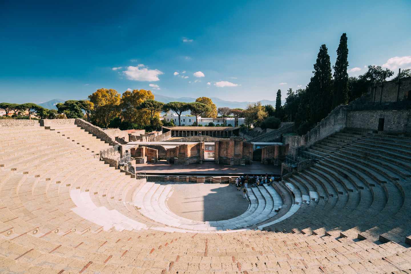 italien-pompeji-theater-bei-sonnenschein-g-1131534714.jpg