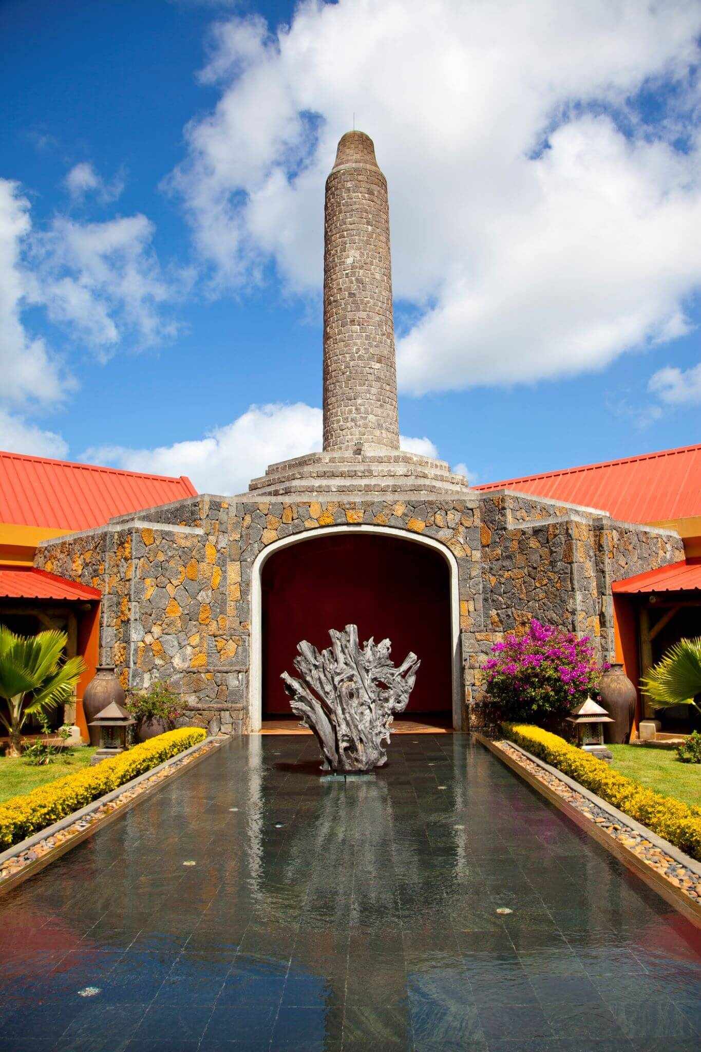 bltcf4841367357f9ee-mauritius-rumfabrik-turm-g-162232406.jpg Rumfabrik auf Mauritius mit Turm