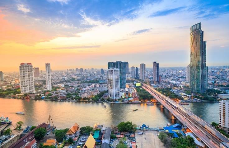 bangkok-skyline-fluss-g-488146640.jpg
