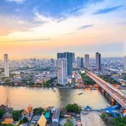bangkok-skyline-fluss-g-488146640.jpg