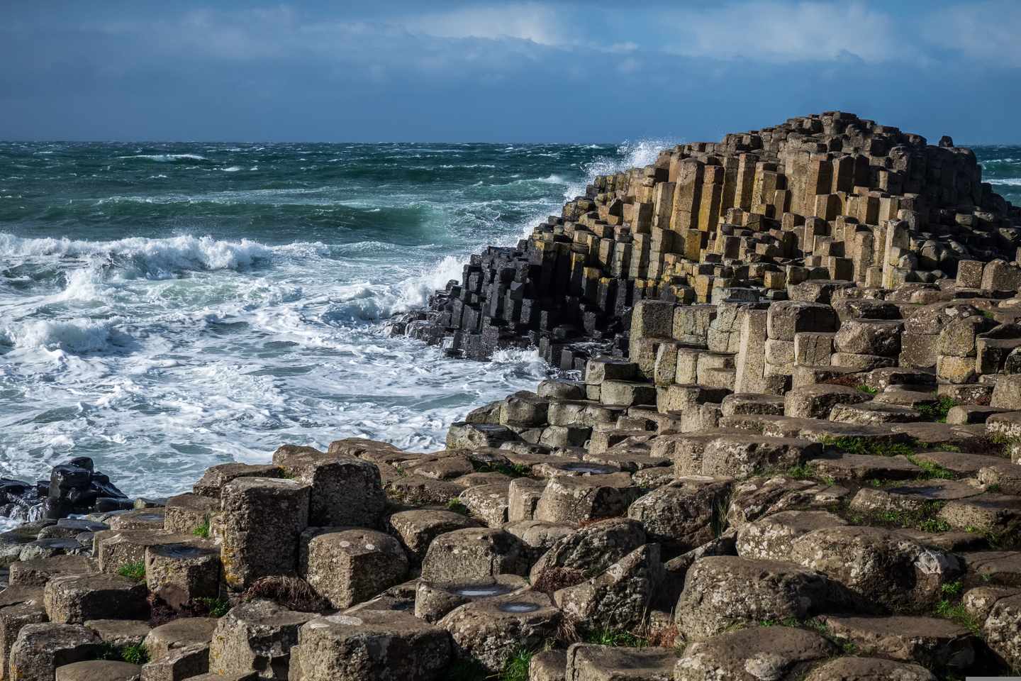 großbritannien-nordirland-giants-causeway-klein-g-1057839554.jpg