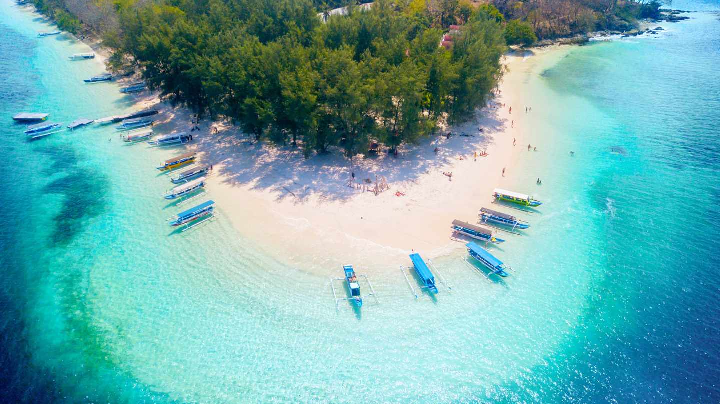 indonesien-gili-rengit-mit-booten-g-1164099501.jpg