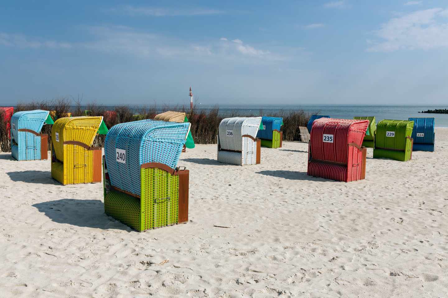 nordsee-helgoland-düne-strand-klein-g-693314770.jpg