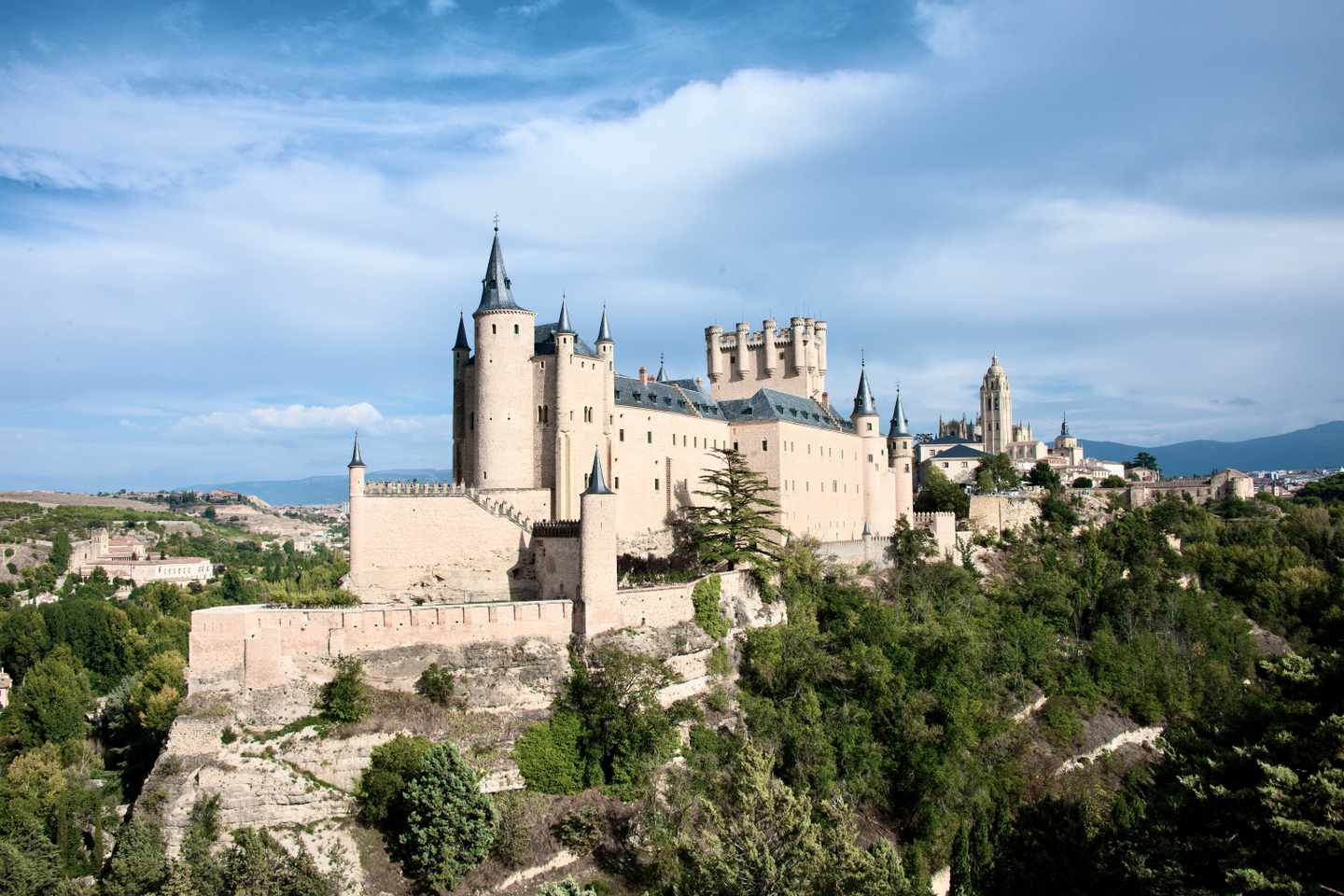 blta3b77dc39fb69441-castlecore-spanien-burg-von-segovia-g-465085608.jpeg Die Burg von Segovia in Spanien