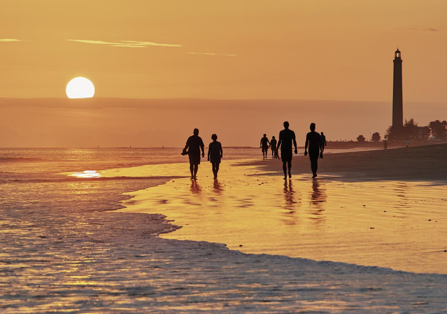 spanien-kanaren-gran-canaria-maspalomas-leuchtturm-sonnenuntergang-g-931249386.jpg