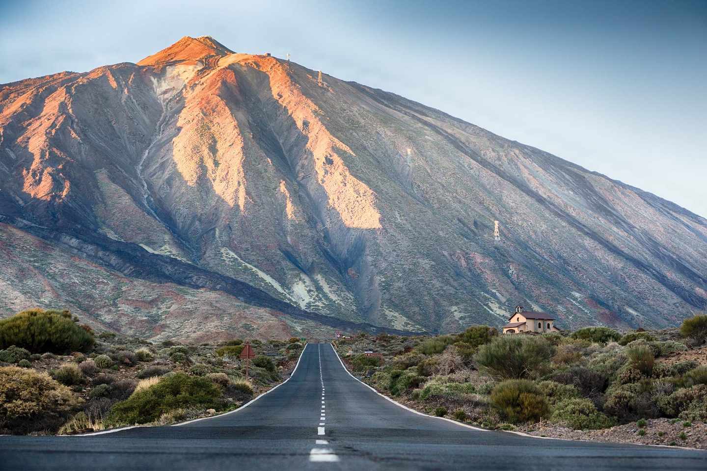 spanien-teneriffa-nationalpark-el-teide-strasse-zum-vulkan-g-513425298.jpg