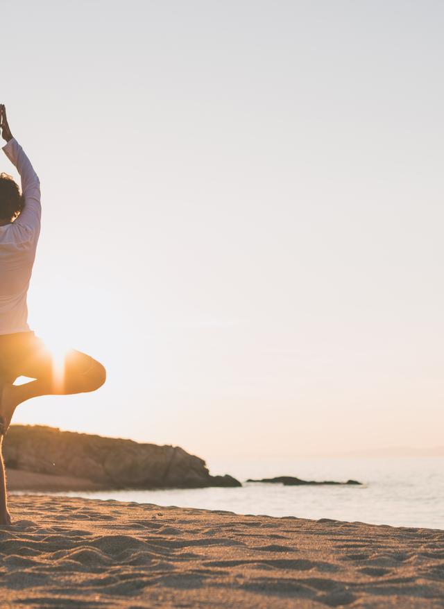 Sentido Aktivhotels aktivurlaub-mann-yoga-strand-g-670123058.jpeg