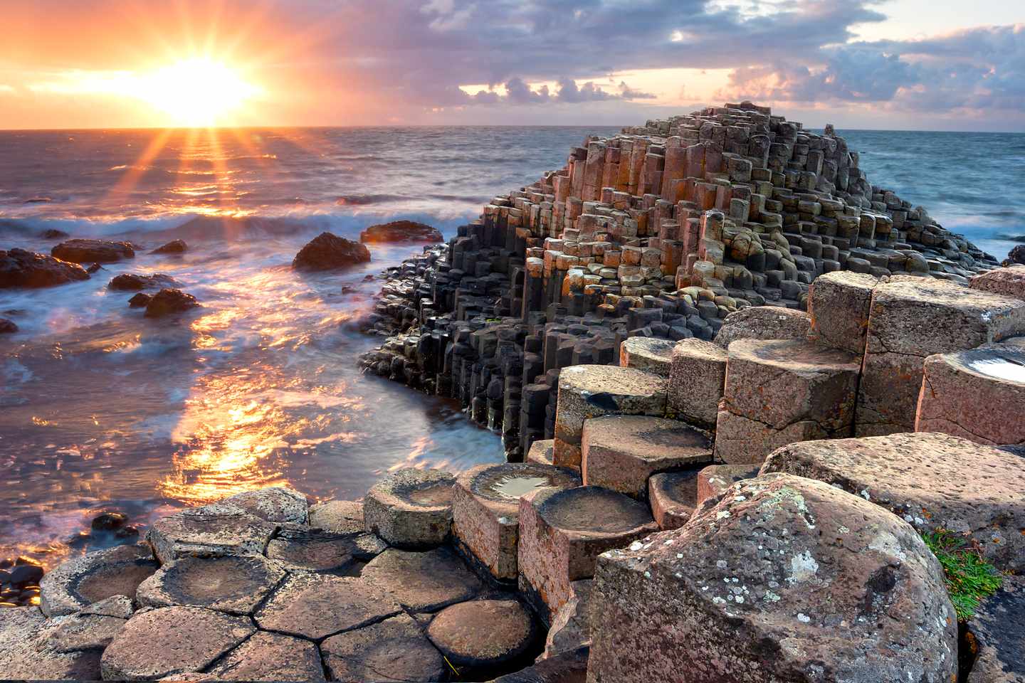 Giants-Causeway-ThinkstockPhotos-526257975.jpg