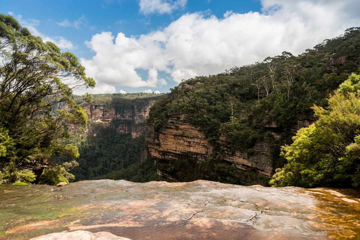 australien-blue-mountains-nationalpark-wasserfall-t-472687114.jpg