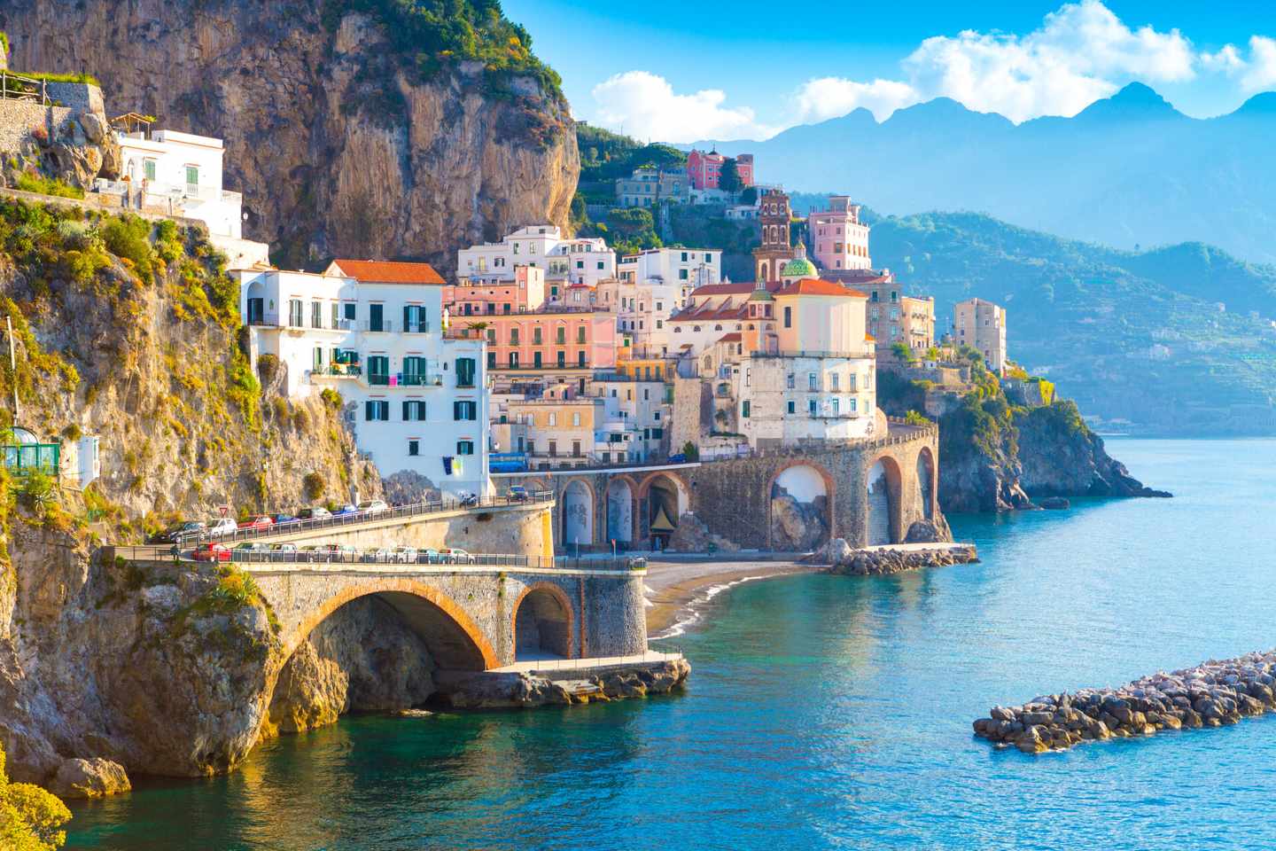 italien-kampanien-amalfi-stadtansicht-klein-g-926979762.jpg