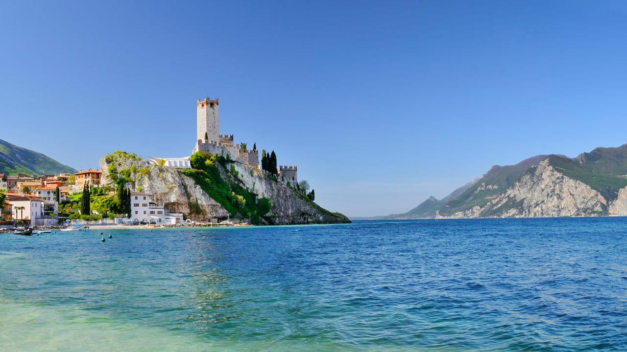 malcesine-gardasee-t-146071965.jpg