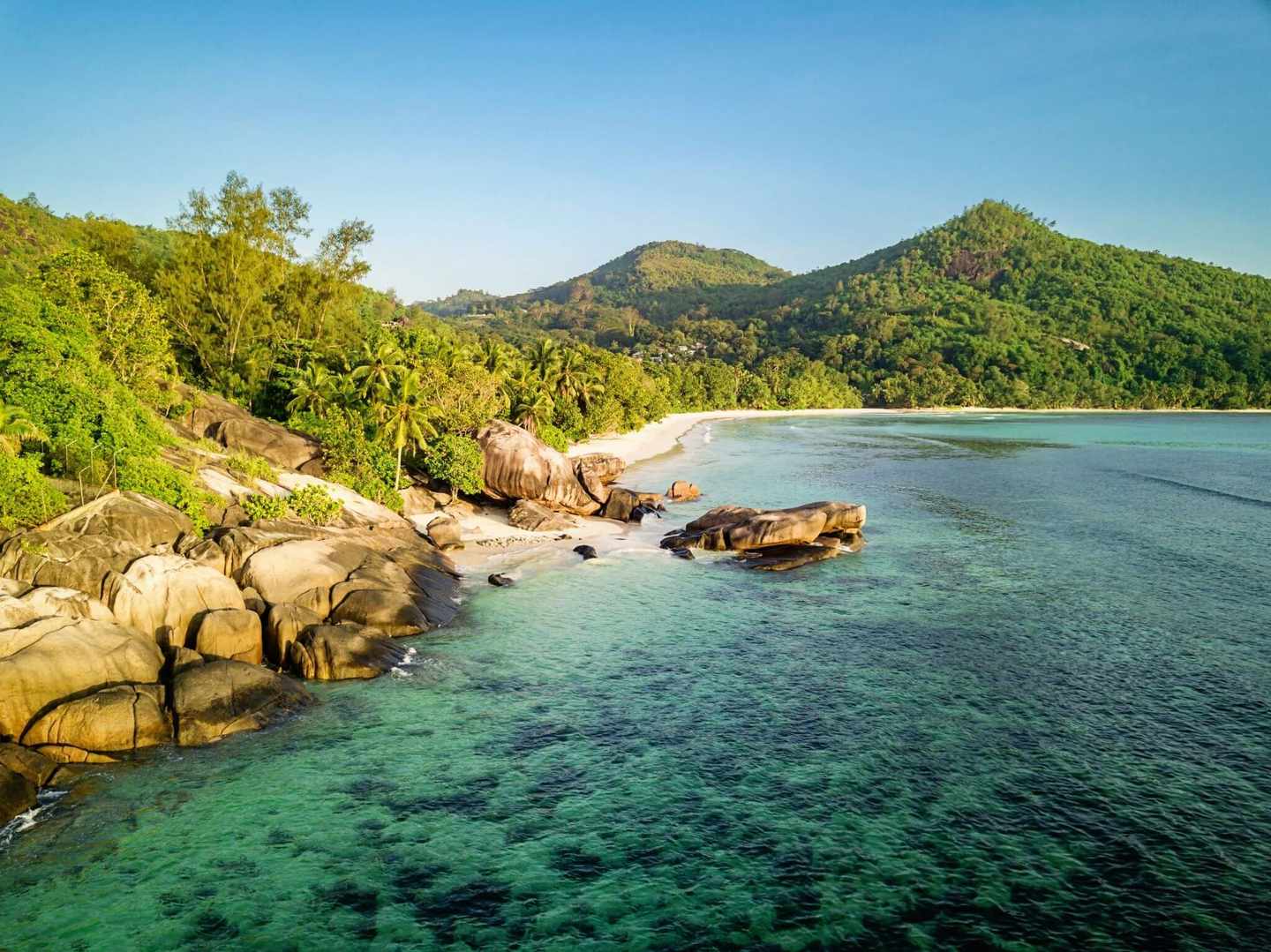 seychellen-strandhochzeit-seychellen-baie-lazare-am-nachmittag-g-1083096986.jpg