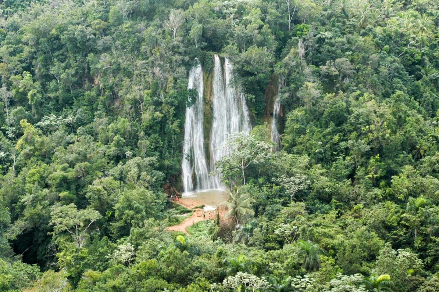 dominikanische-republik-samana-el-limon-wasserfall-g-500568970.jpg