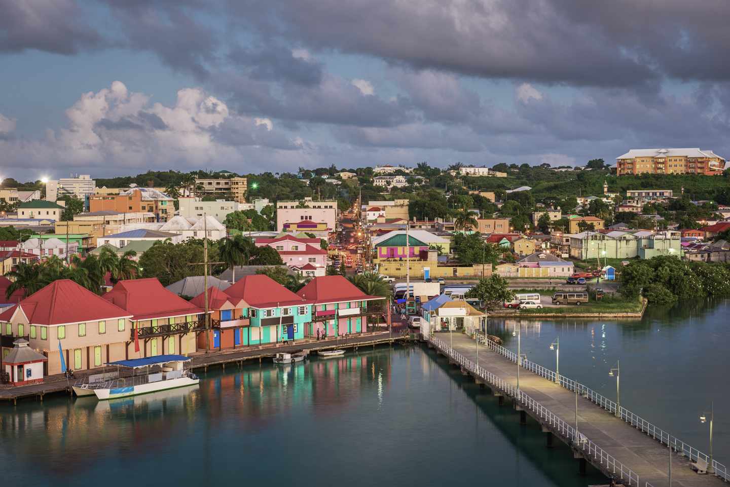karibik-antigua-st-johns-redcliffe-quay-g-1018805064.jpg