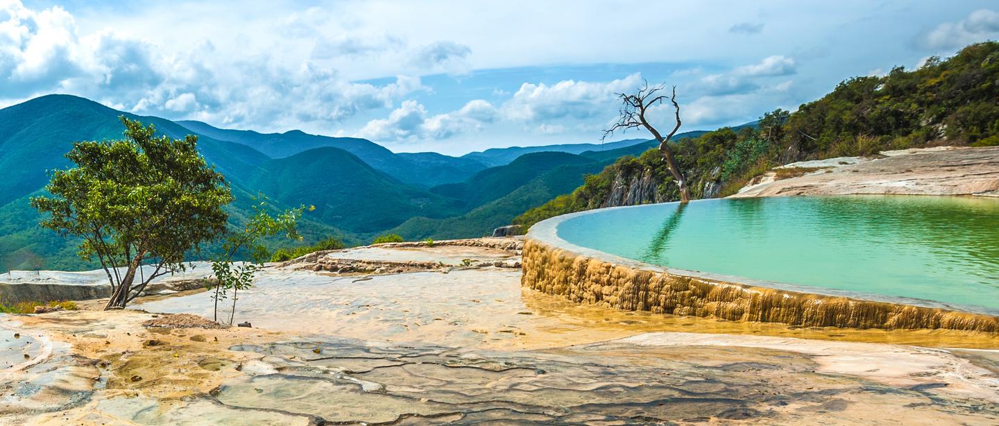 mexiko-oaxaca-hierve-el-agua-crop-g-1138324347.jpeg