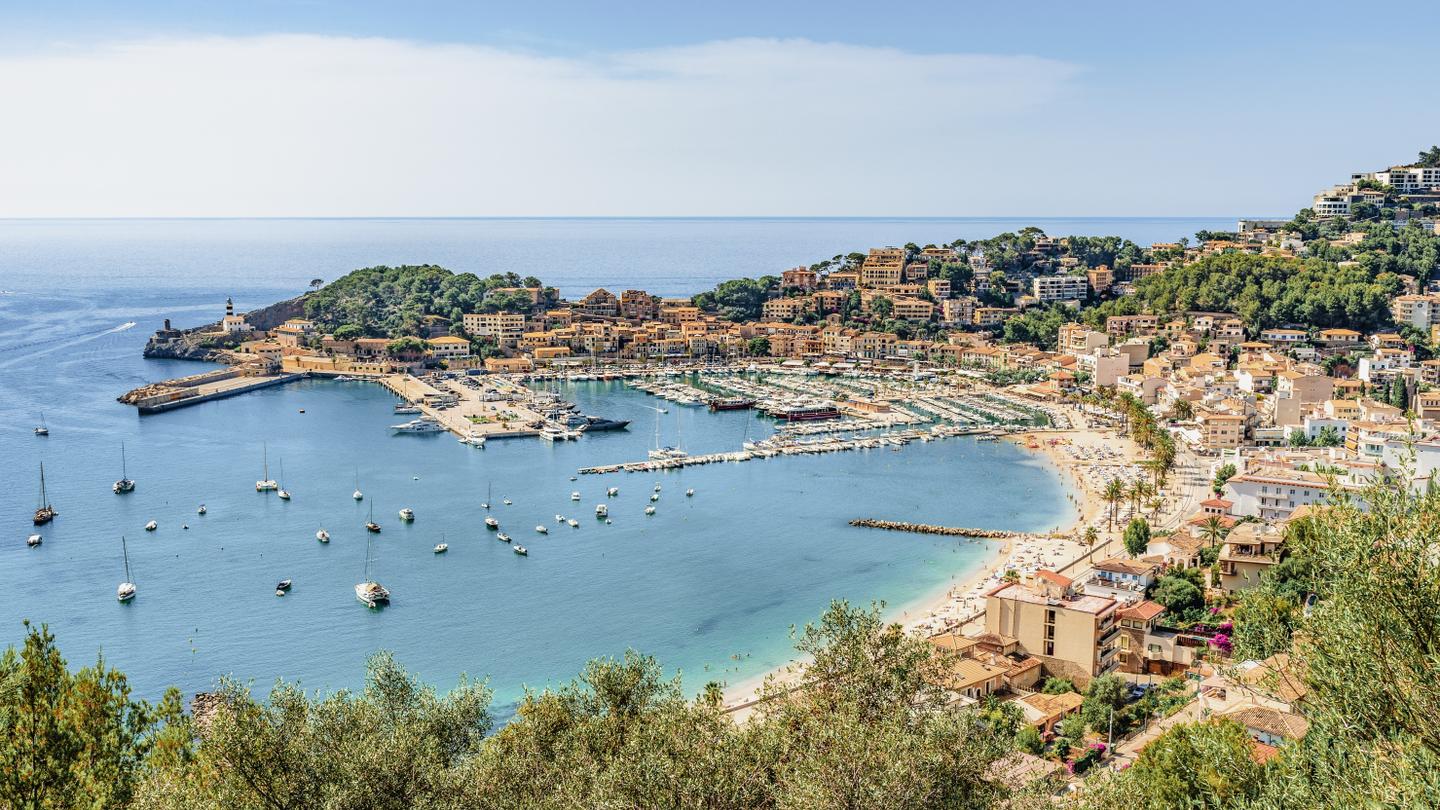 Blick über die Bucht von Port de Sóller auf Mallorca