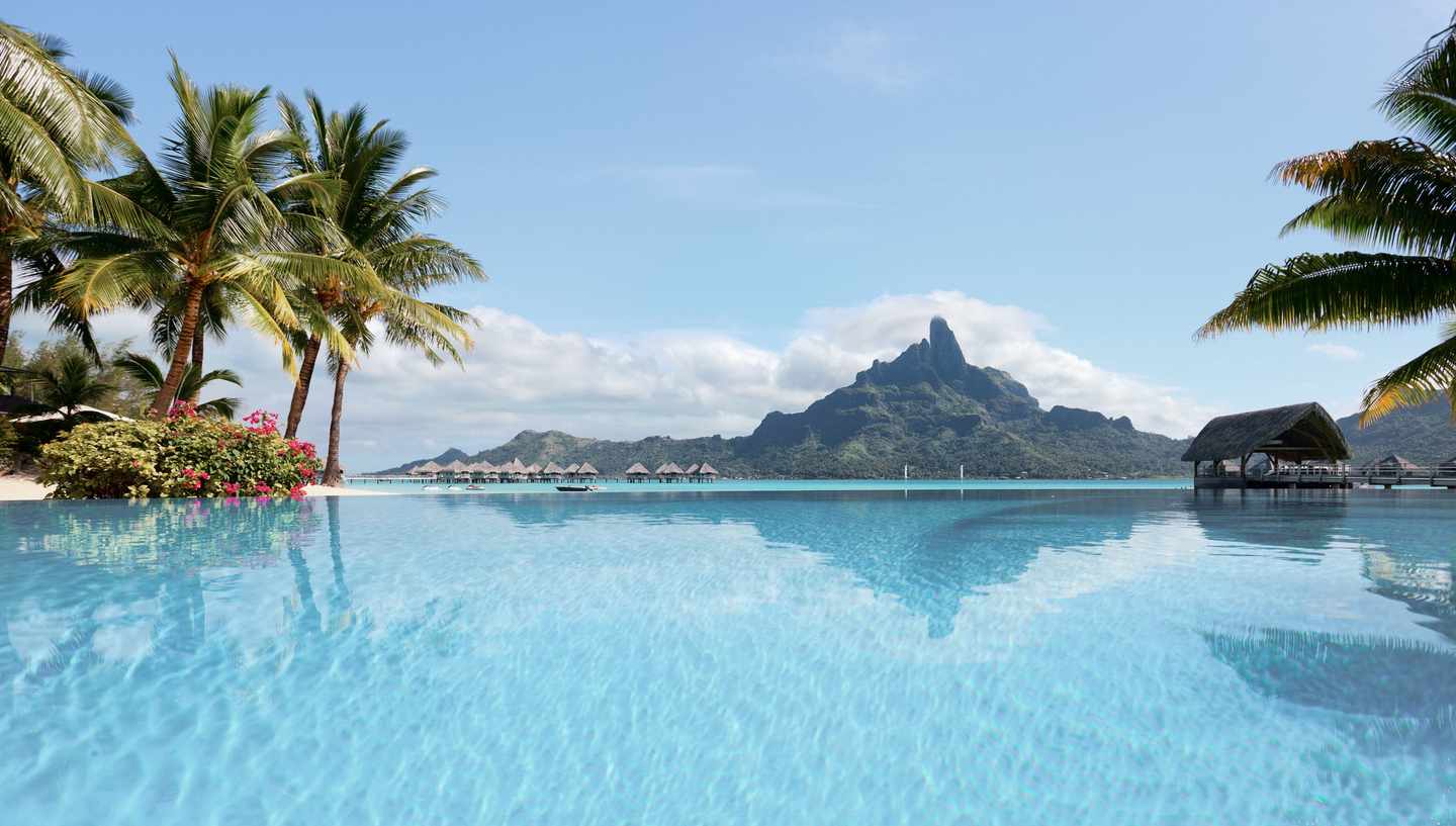 Französische-Polynesien-Bora-Bora-Landschaft-g-178807280.jpg