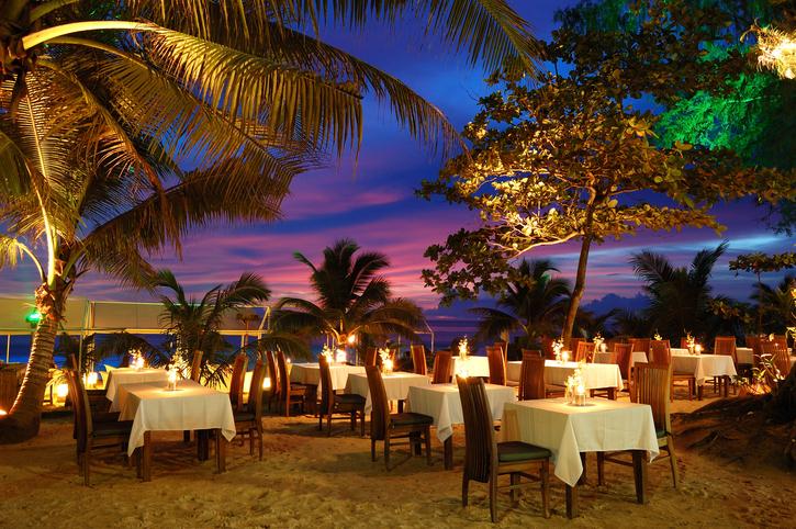 thailand-phuket-restaurant-strand-t-119584419.jpg
