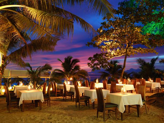 Essen auf Phuket thailand-phuket-restaurant-strand-t-119584419.jpg
