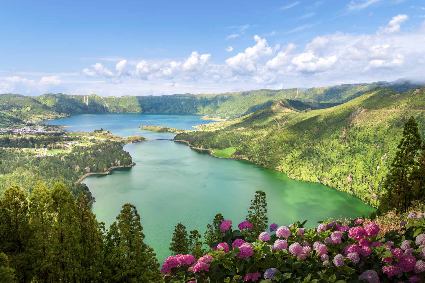 azoren-sao-miguel-landschaft-von-sete-citades-g-2161277702.jpg