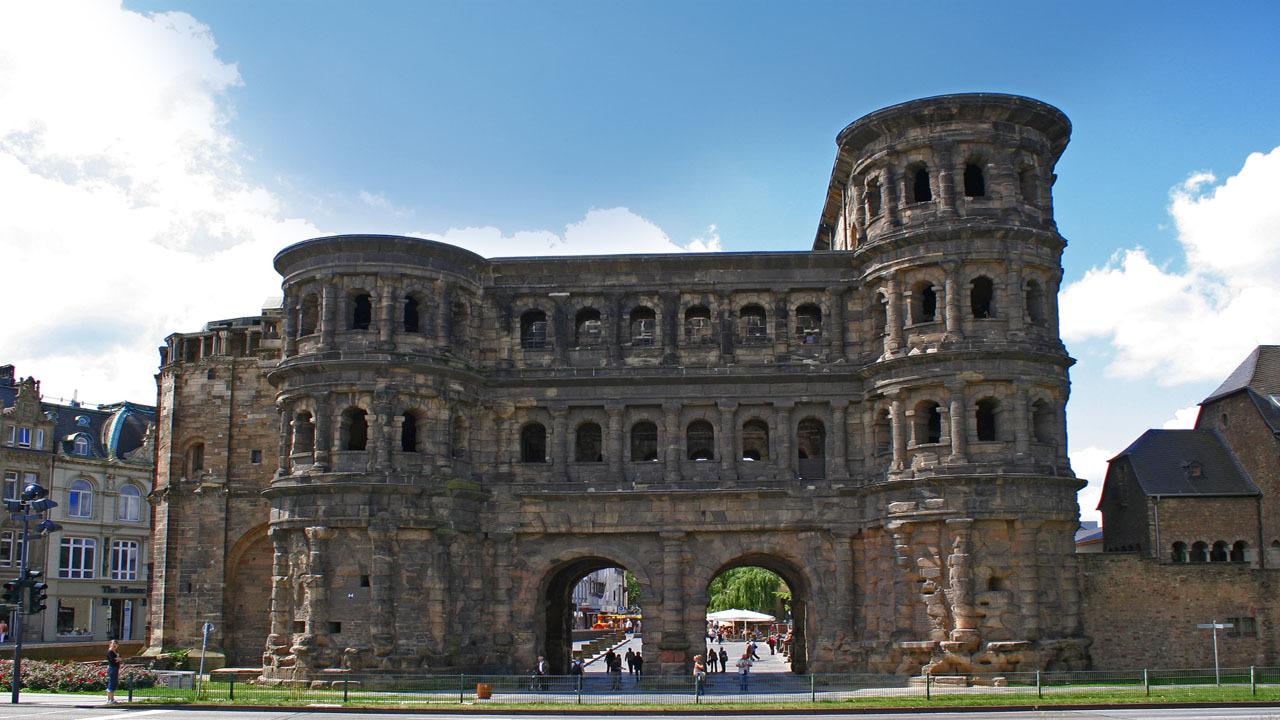 trier-porta-nigra-t-94319792.jpg