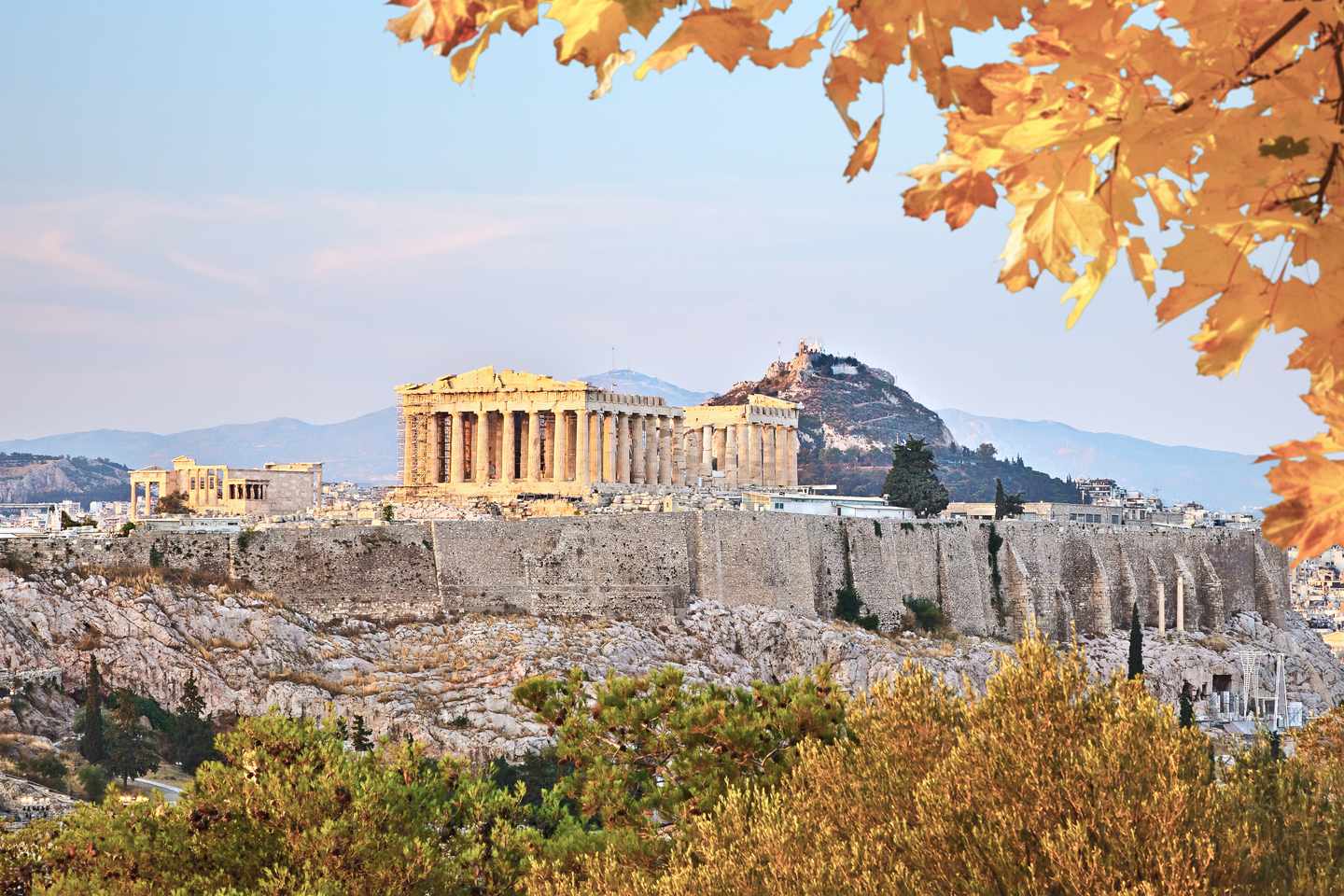 griechenland-athen-akropolis-im-herbst-g-485826800.jpg