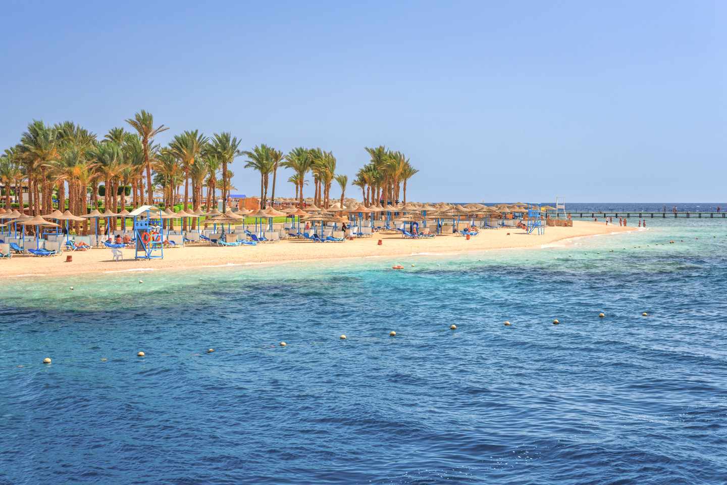 aegypten-rotes-meer-port-ghalib-strand-g-1870259371.jpg Landschaft der Küste des Roten Meeres bei Port Ghalib in Ägypten