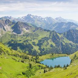 wanderurlaub-deutschland-alpen-headerbild-g-502036421.jpg