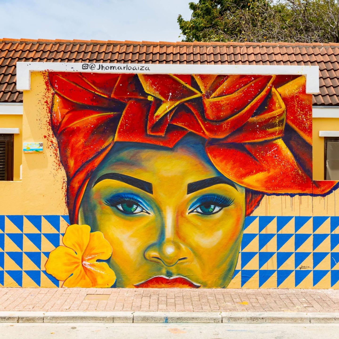 curacao-willemstad-streetart-frau-curacaotouristboard.jpg