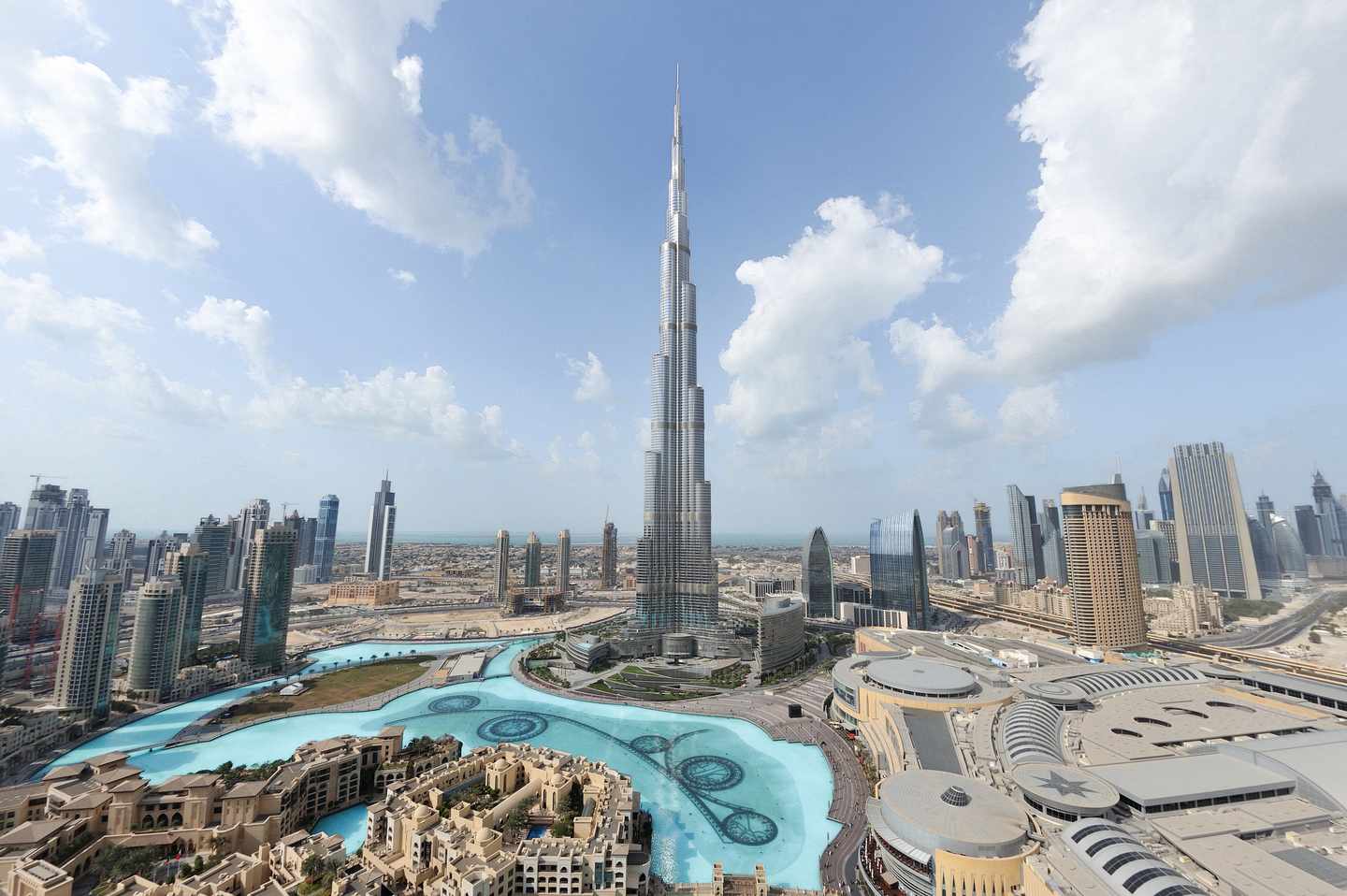 Dubai-Luftaufnahme-der-Stadt-g-183346577.jpg