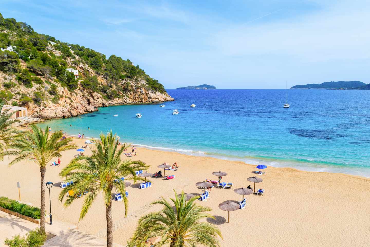 Spanien-Ibiza-Strand-und-Meer-g-802684456.jpg
