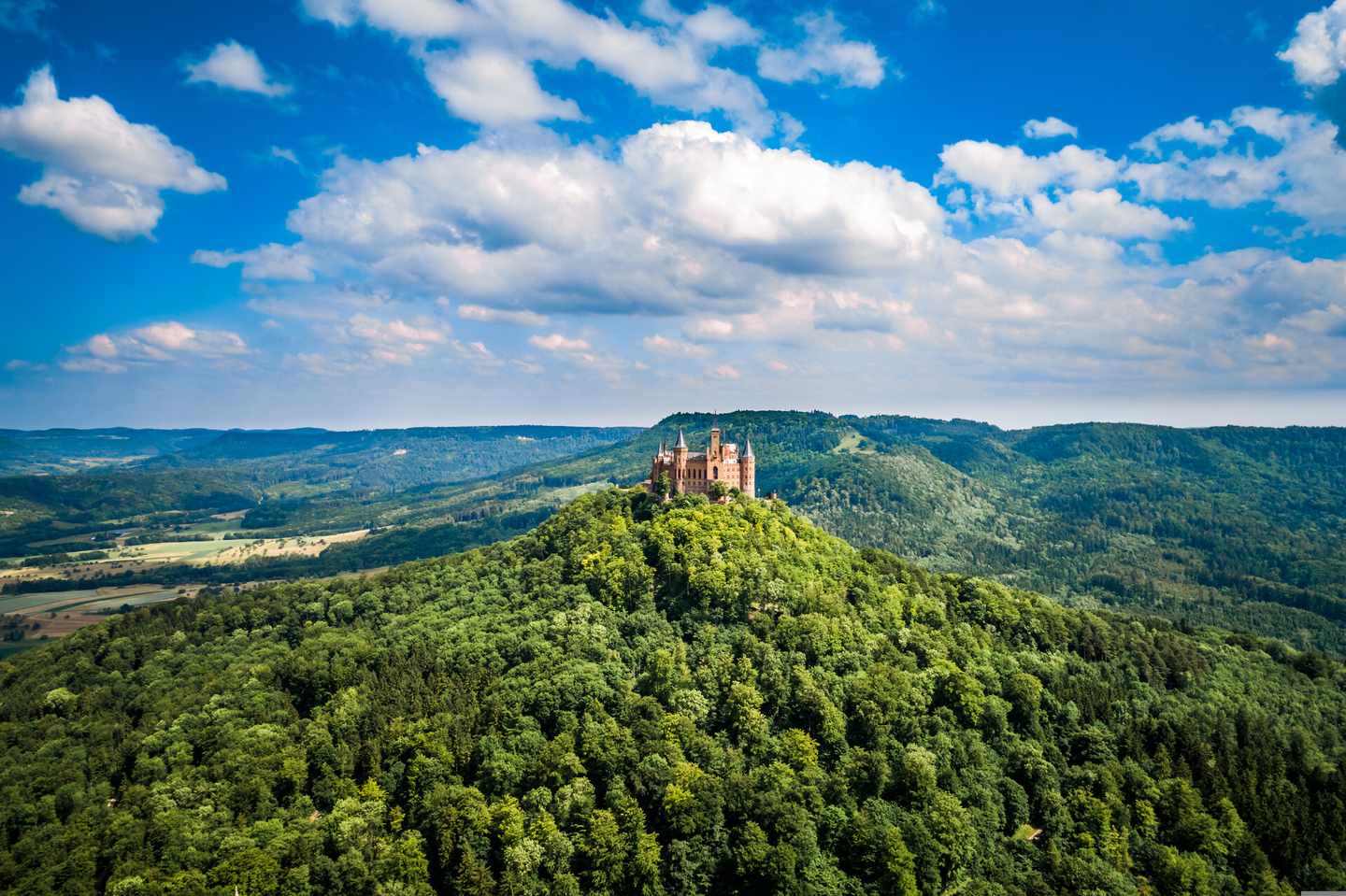baden-württemberg-burg-hohenzollern-klein-g-862271142.jpg