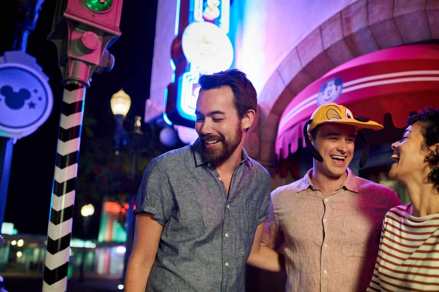 disney-world-resort-hollywood-studios-gruppe-nachts.jpg